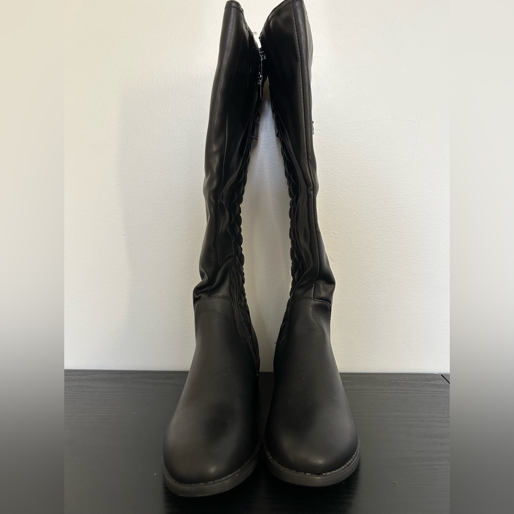 Sleek Tall black riding boots